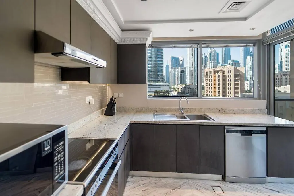 Modern 1 Bedroom Luxe Escape Downtown Dubai