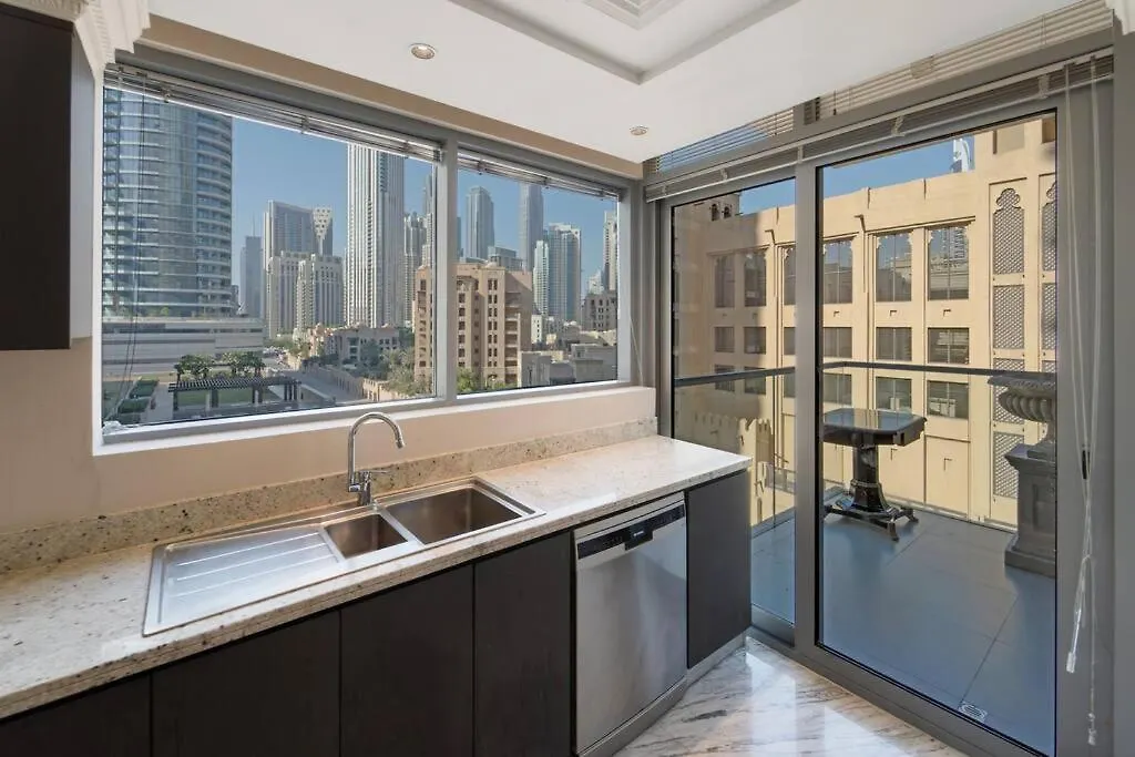 Modern 1 Bedroom Luxe Escape Downtown Dubai Apartment