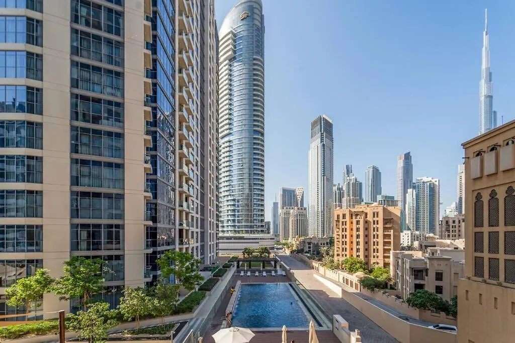Modern 1 Bedroom Luxe Escape Downtown Dubai