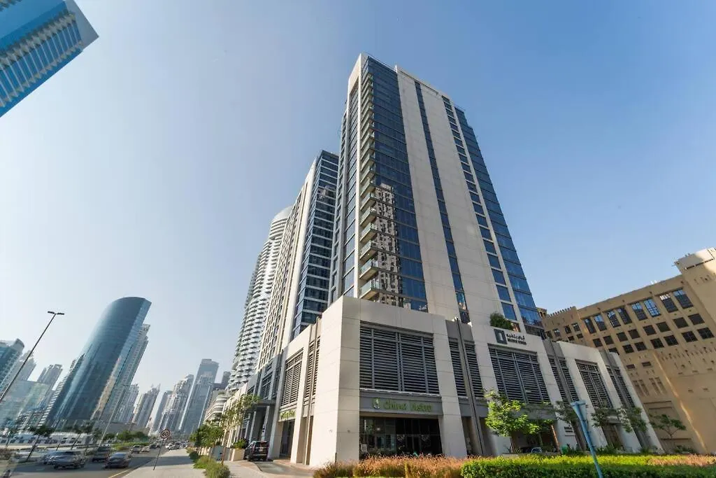 Modern 1 Bedroom Luxe Escape Downtown Dubai Apartment